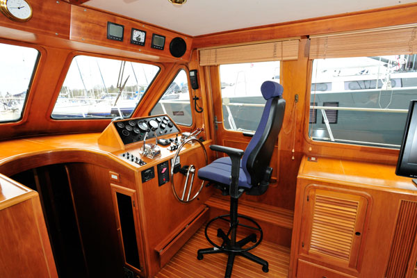 Motor Boat & Yachting | Trader 535 Helm